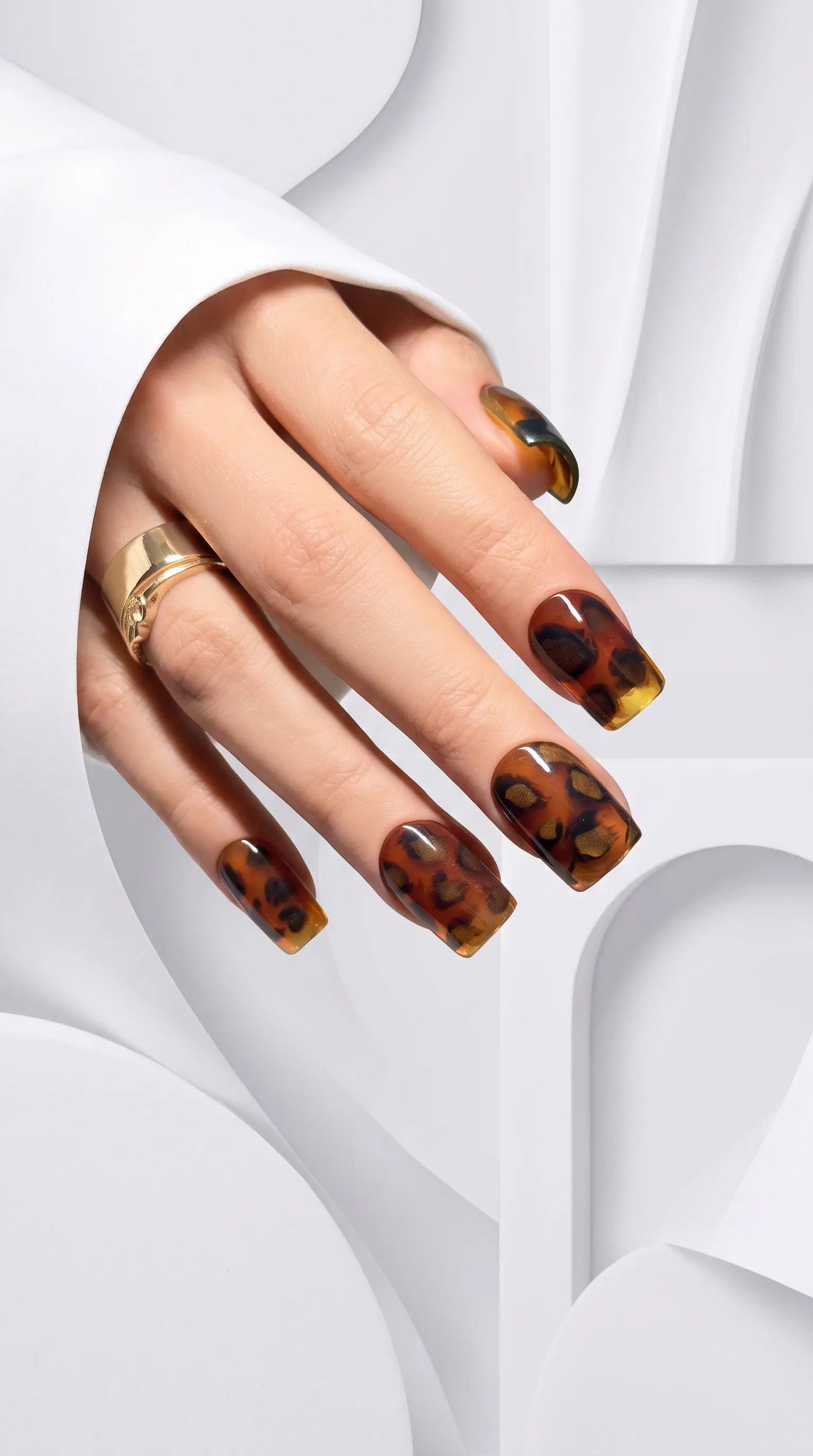 Gilded Tortoise handmade press-on nails with amber brown tortoiseshell design and golden cat-eye gel details